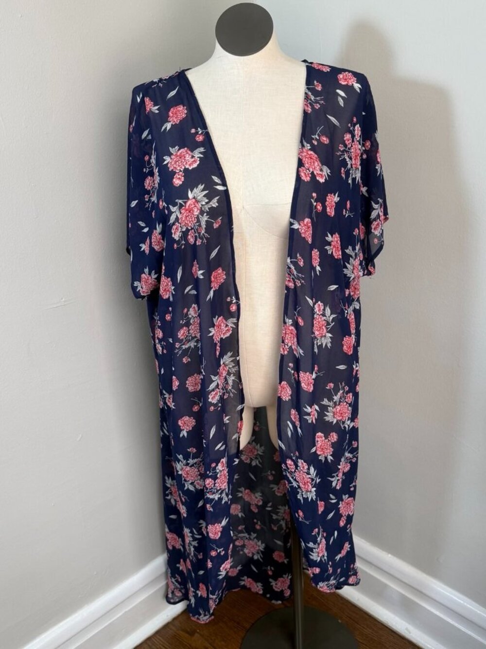 EUC 1X/2X Torrid Floral Sheer Kimono Navy Blue
